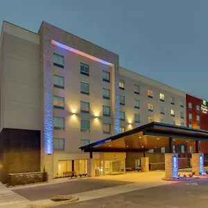 holiday-inn-express-suites-nashville-metrocenter-downtown.nashville-hotels.org/